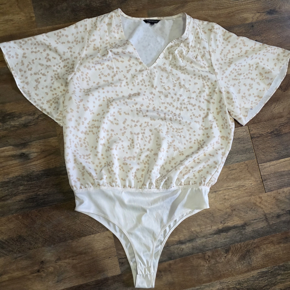 Chic Cream and Tan Patterned Bodysuit